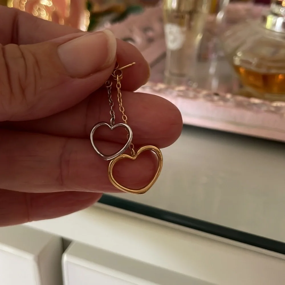 Beautiful heart 14 karat earrings new